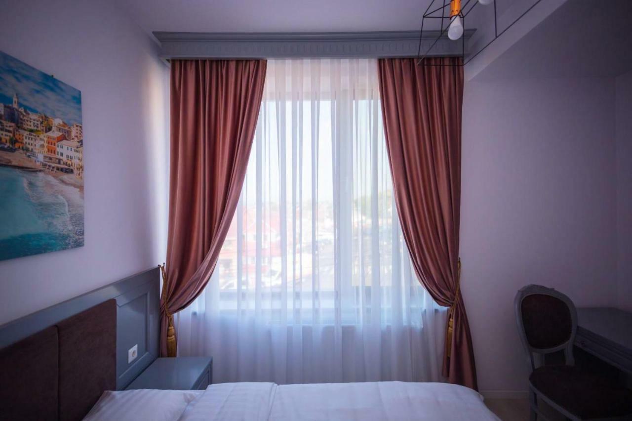 Hotel Glaris Tirgu Frumos Extérieur photo