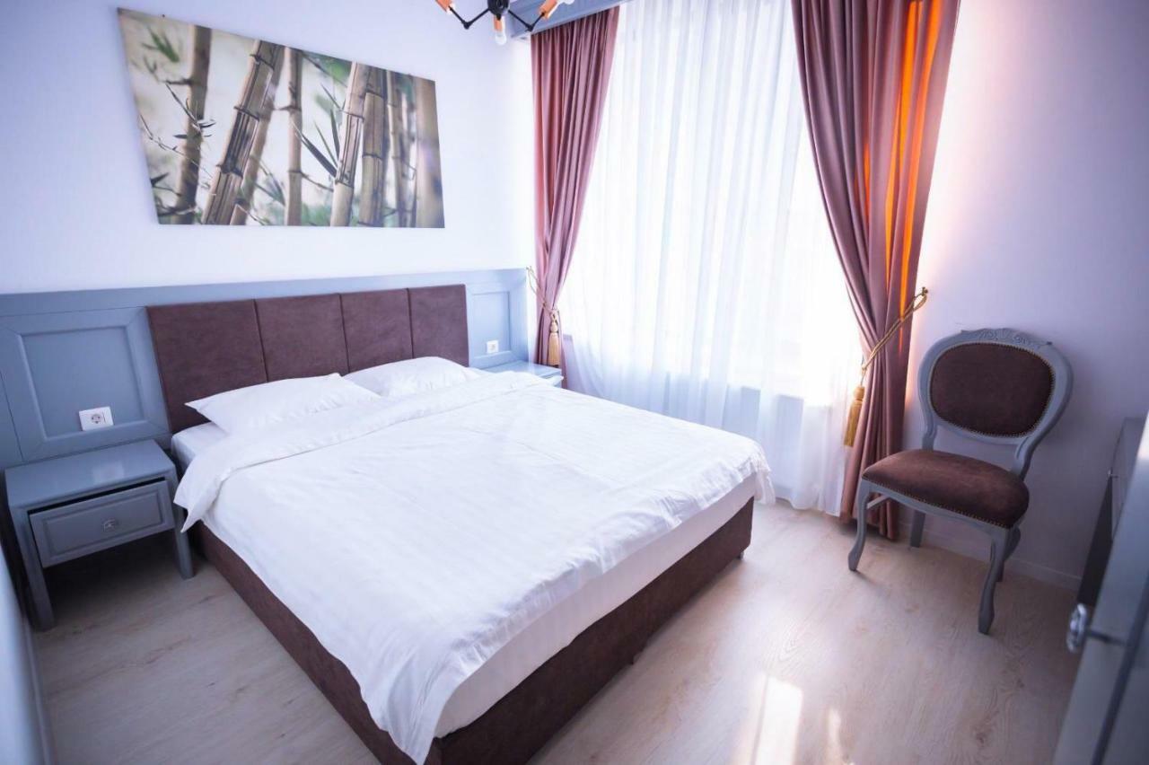 Hotel Glaris Tirgu Frumos Extérieur photo