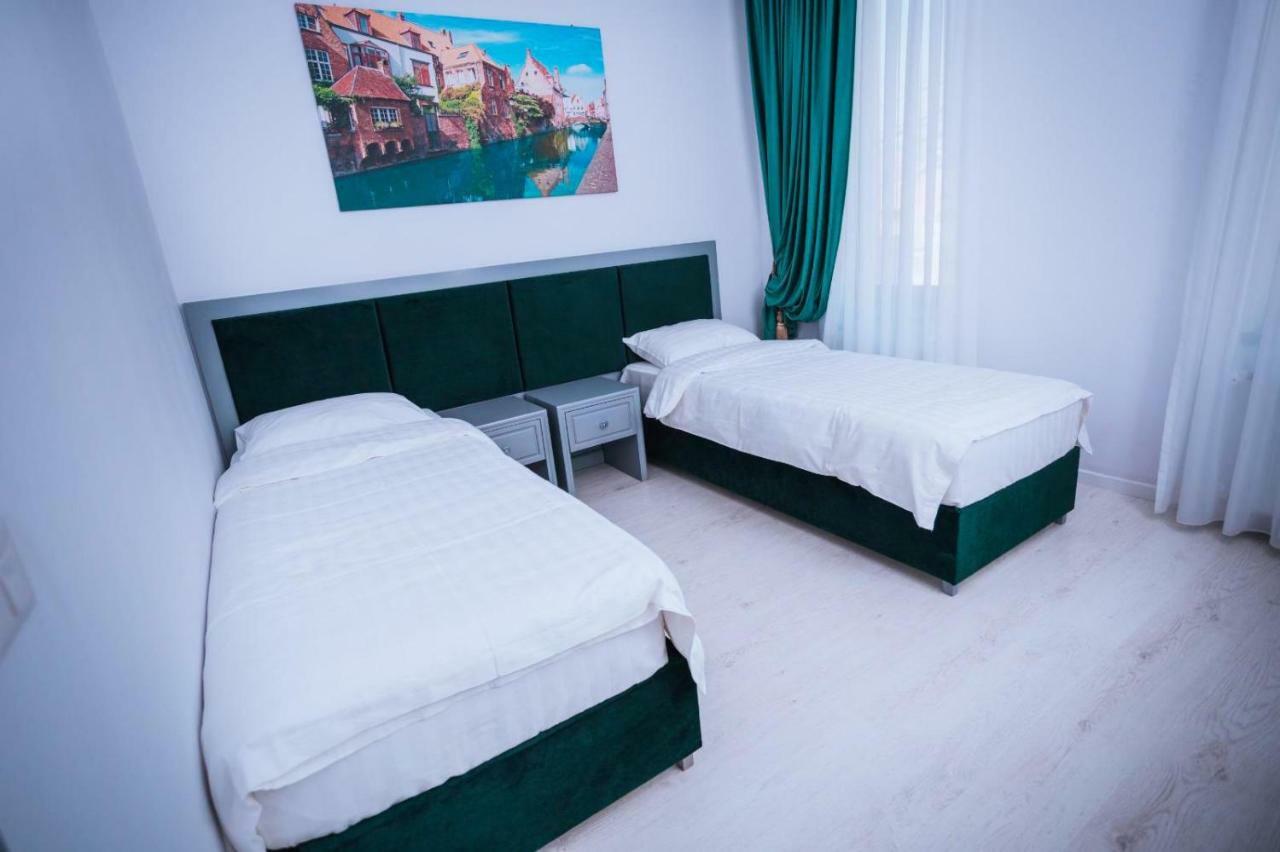 Hotel Glaris Tirgu Frumos Extérieur photo